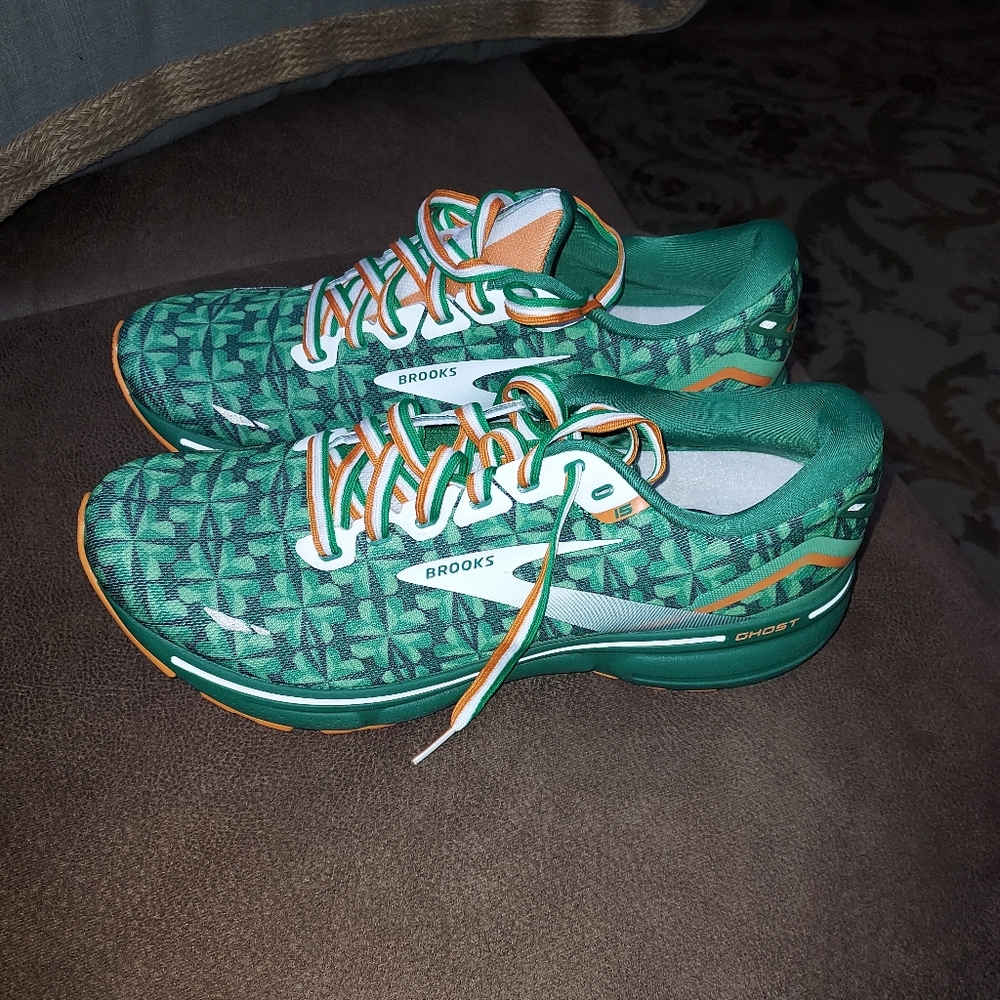 Men size 10 Brooks